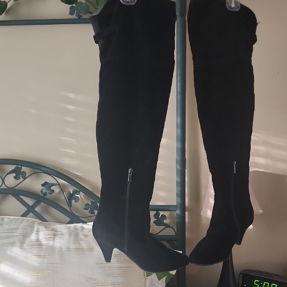 Black Knee-High Women's Boots